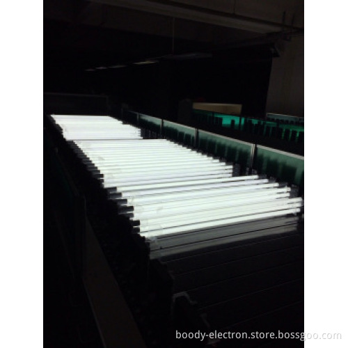 T8 SMD TUV/CE/SAA/C-TICK Approved LED Tube Light with High Lumen